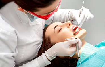 Зачем нужна гигиена перед лечением и имплантацией зубов?