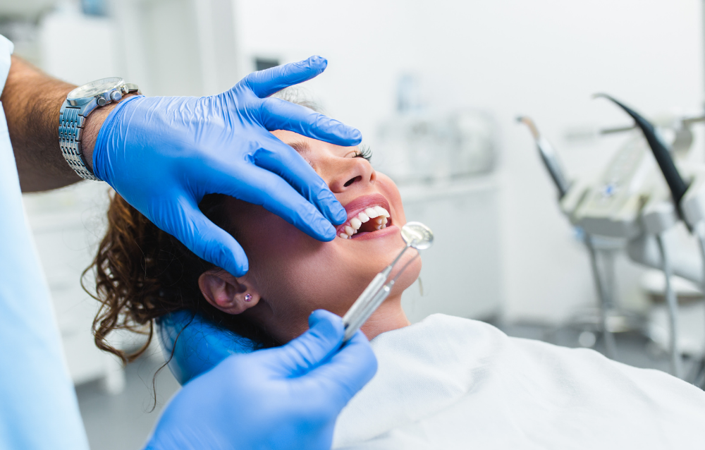 От чего зависит стоимость лечения зубов?